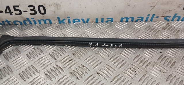 Прокладка дверей задніх, лівих (на кузові) MR237971 MITSUBISHI