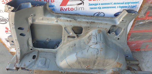 Крило заднє ліве MR241861 MITSUBISHI