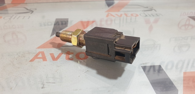 Вимикач сигналу гальмування MR329967 MITSUBISHI