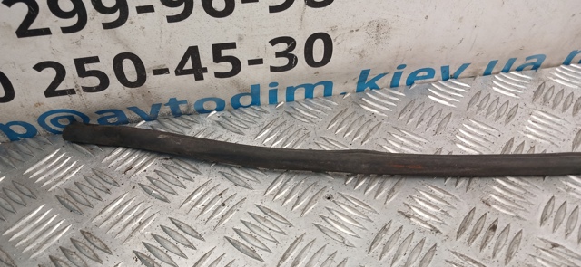 Гумка ущільнювача під капот MR371437 MITSUBISHI