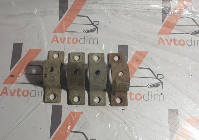 Хомут кріплення втулки стабілізатора, переднього MR403646 MITSUBISHI
