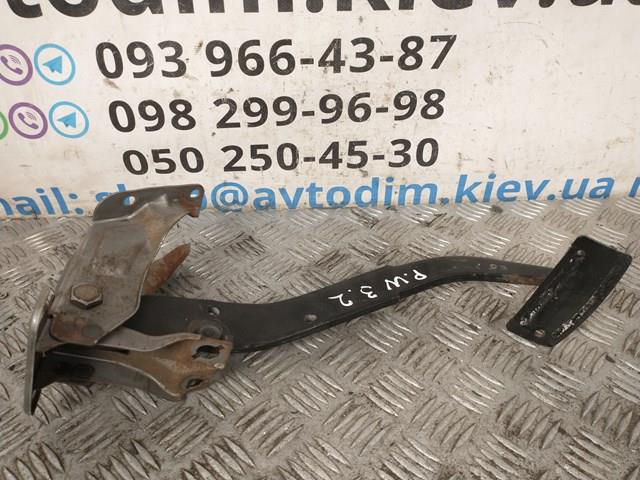 Педаль і привід механізму управління гальмами (привід гальмівного крана) MR407322 MITSUBISHI