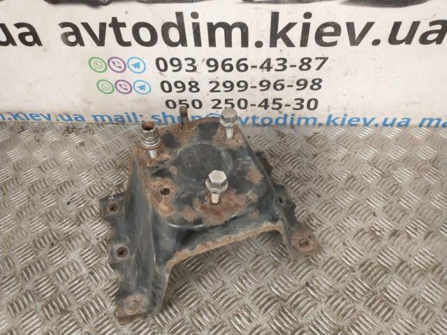 Кронштейн запасного колеса MR436000 MITSUBISHI