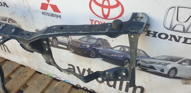 Оперення в зборі Mitsubishi Carisma