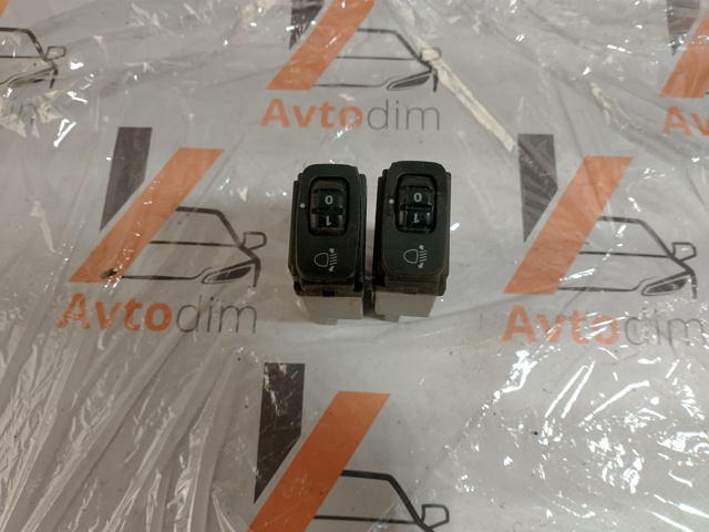 Кнопка коректора фар MR506482 MITSUBISHI