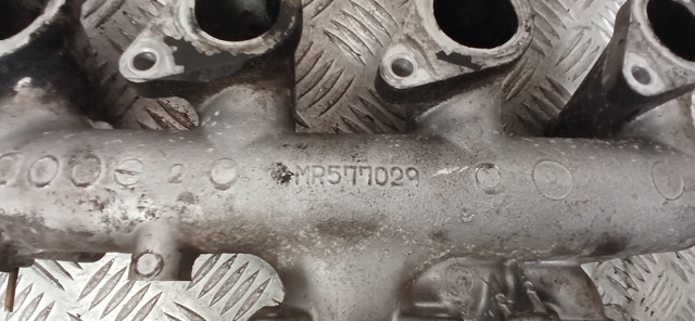 Колектор впускний MR577029 MITSUBISHI