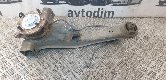 Цапфа поворотна права MR915066 MITSUBISHI