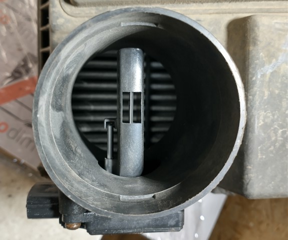 Датчик масової витрати повітря MR985187 MITSUBISHI