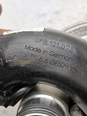 Водяний насос 0PB121010D PORSCHE