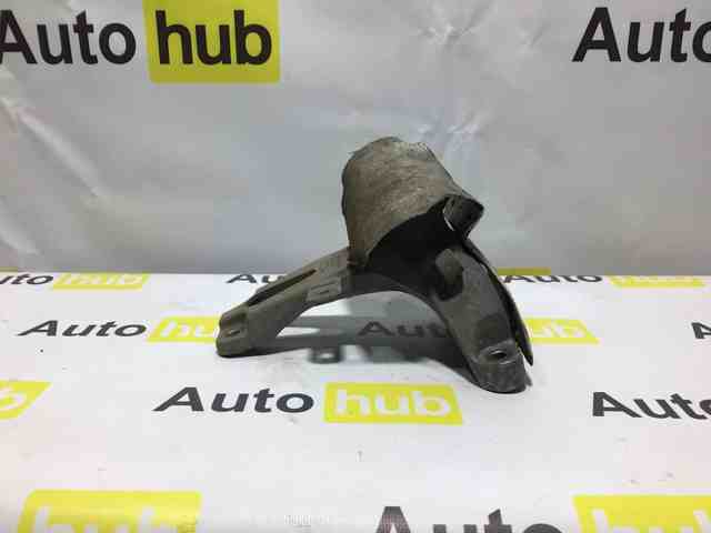Кронштейн подушки (опори) двигуна, правої 4G0199308AD PORSCHE