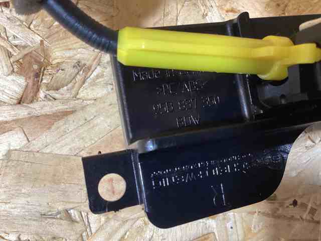 Замок задньої дверї, правої 4G2837016 PORSCHE