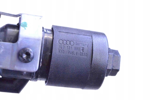 Кришка заливної горловини бака AD BLUE 4L0131980E PORSCHE