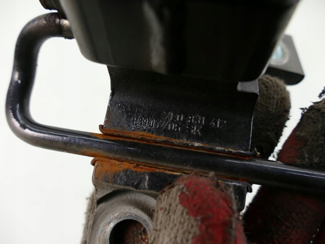 Петля передніх дверей, правою 7L0831412 PORSCHE