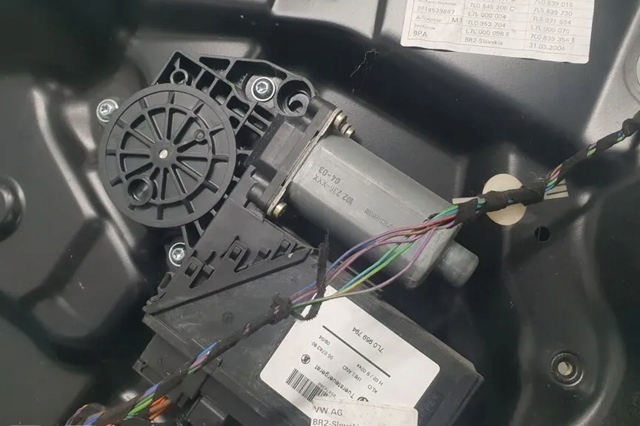 Замок задньої дверї, правої 7L0839016 PORSCHE