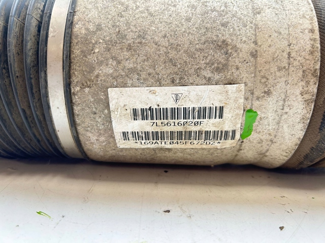 Стійка задня права 7L5616020F PORSCHE