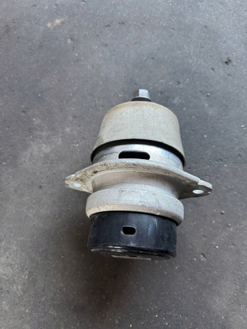 Подушка (опора) двигуна лів./прав. 7L8199131F PORSCHE