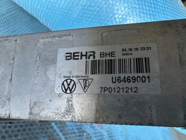 Радіатор охолодження, додатковий 7P0121212 PORSCHE