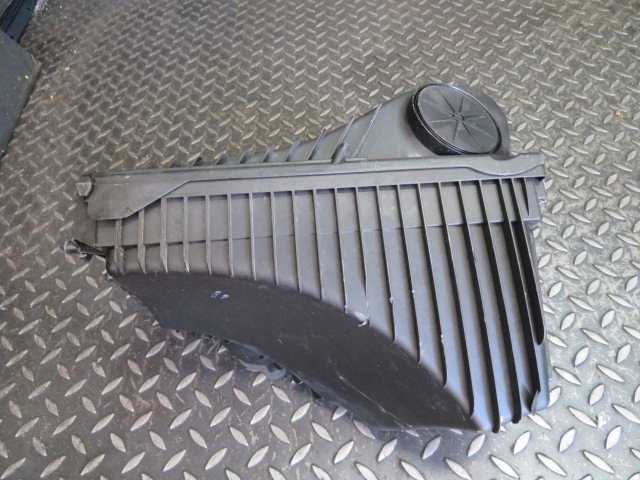 Корпус повітряного фільтра 7P0129607 PORSCHE