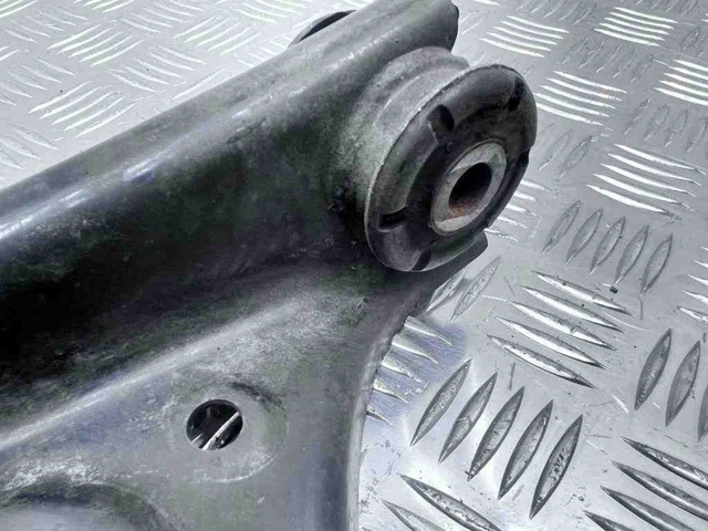 Важіль задньої підвіски нижній, правий 7P0505352D PORSCHE