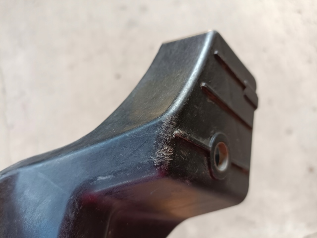 Балка радіатора нижня 7P0805551 PORSCHE