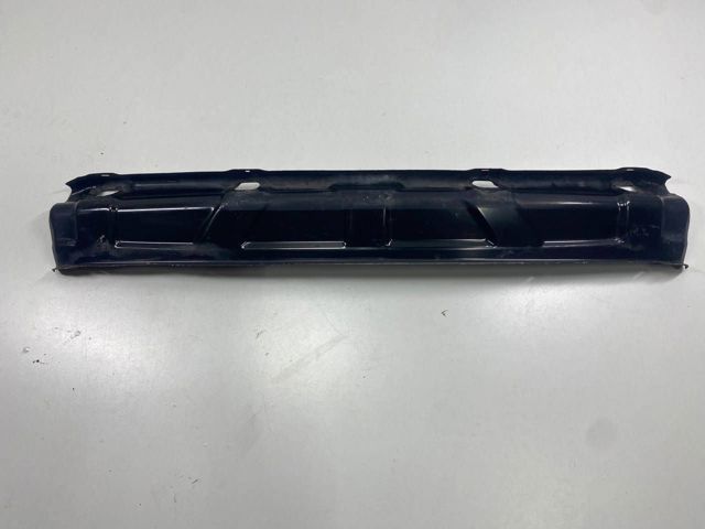 Кронштейн бампера заднього, центральний 7P5807587 PORSCHE