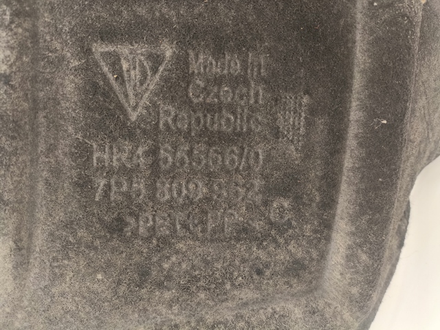 Подкрильнікі переднього крила, правий 7P5809962 PORSCHE