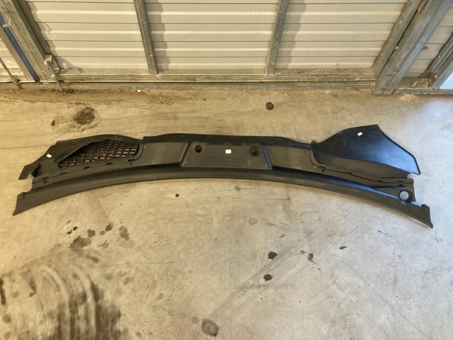 Водостік лобового скла, жабо 7P5819401B PORSCHE