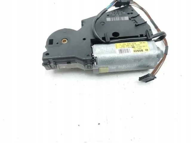 Двигун приводу люка 8D0959591C PORSCHE