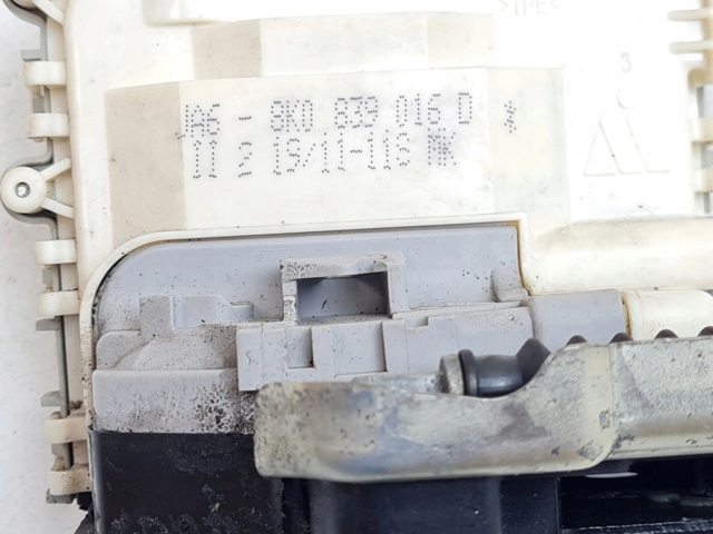Замок задніх дверей, правих 8K0839016D PORSCHE