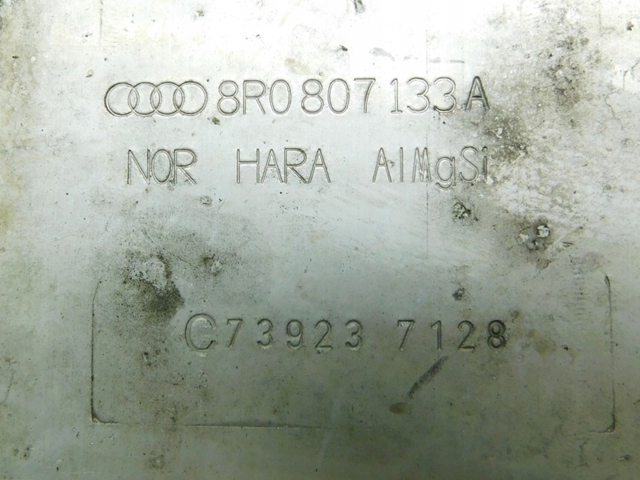 Кронштейн підсилювача переднього бампера 8R0807133A PORSCHE