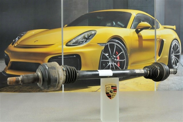 Напіввісь задня 95533202401 PORSCHE