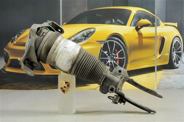 Стійка передня права 95534303422 PORSCHE