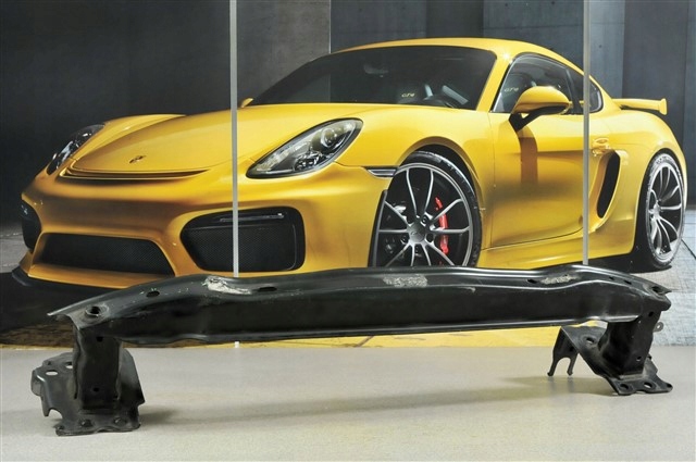 Підсилювач бампера переднього 95550510900 PORSCHE