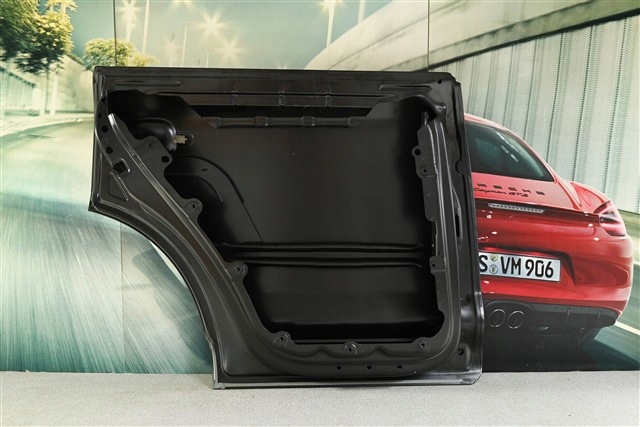 Двері пасажирськи задні ліві 95553301106GRV PORSCHE