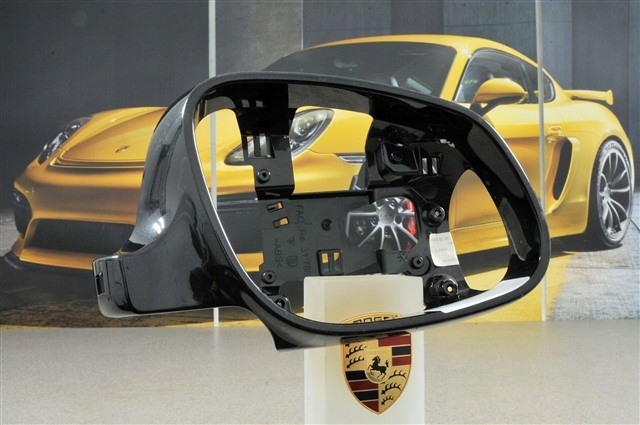 Накладка дзеркала заднього виду, права 95573152402GRU PORSCHE