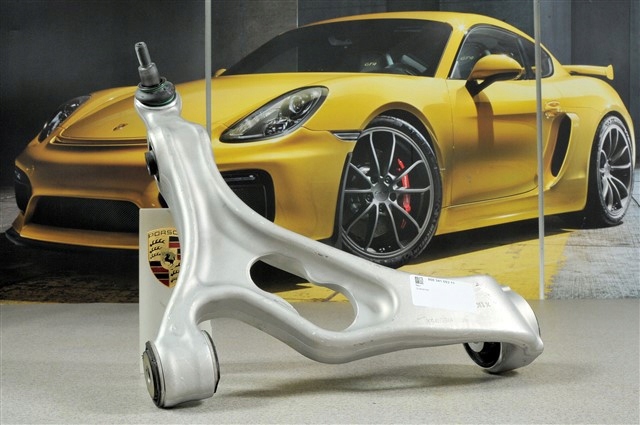 Лівий важіль передній нижній підвіски 95834105311 PORSCHE