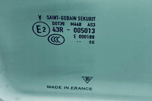 Скло заднє праве 95854261206 PORSCHE