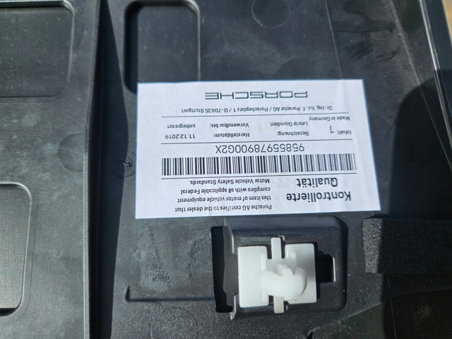 Молдинг задніх лівих дверей, нижній 95855978900G2X PORSCHE