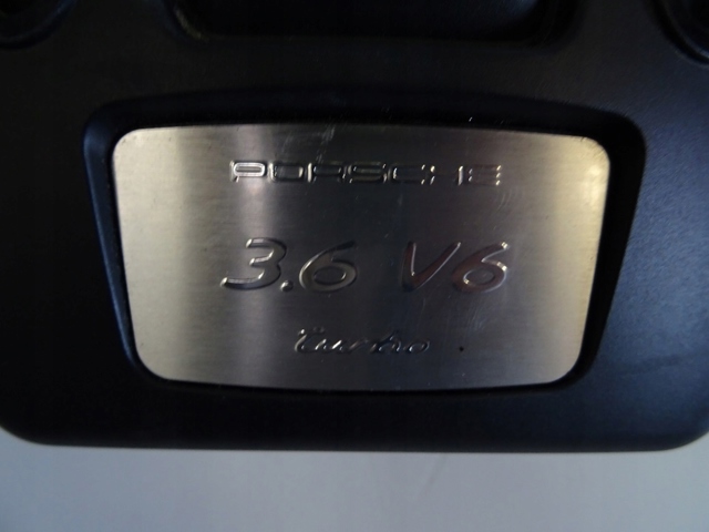 Кришка двигуна декоративна 95B103925E PORSCHE