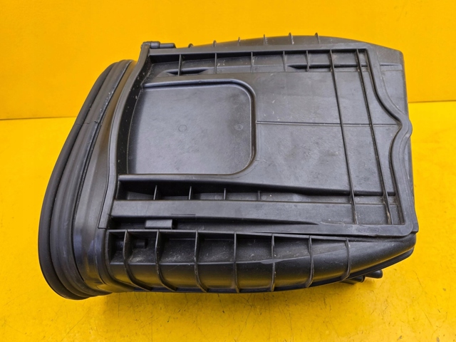 Корпус повітряного фільтра, правий 95B129607B PORSCHE