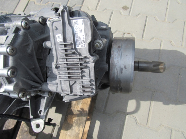 Коробка роздавальна 95B341010 PORSCHE