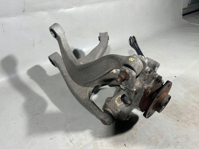 Кулак поворотний правий 95B505432Y PORSCHE