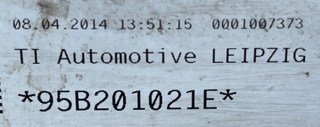 Трубка гальмівна задня центральна 95B614725A PORSCHE