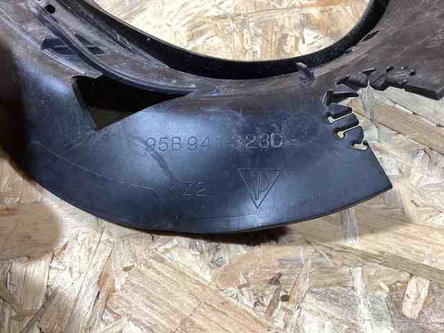 Ущільнювач фари правої 95B941323D PORSCHE