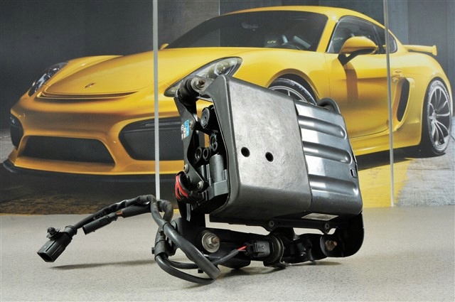 Насос пневматичної системи кузова 97035815113 PORSCHE