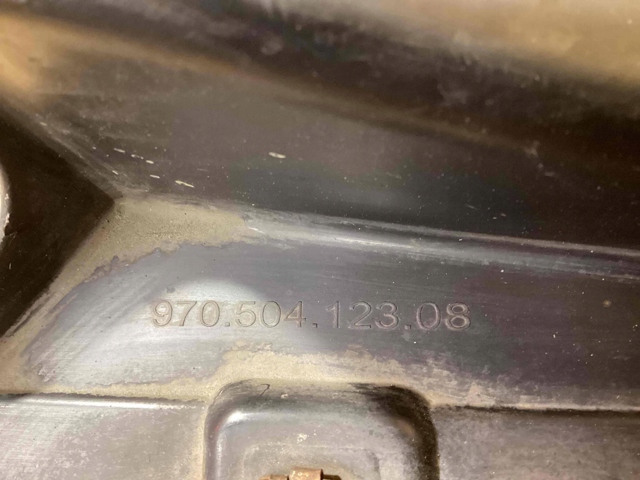 Підкрилок передній лівий 97050412320 PORSCHE