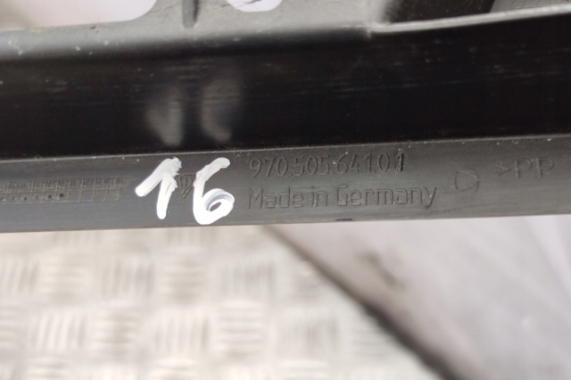 Лівий кронштейн заднього бампера 97050564101 PORSCHE