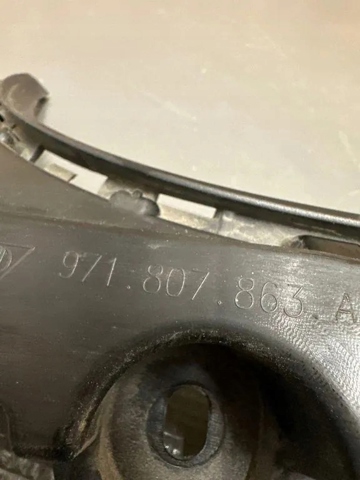 Кронштейн бампера заднього, центральний 971807863 PORSCHE