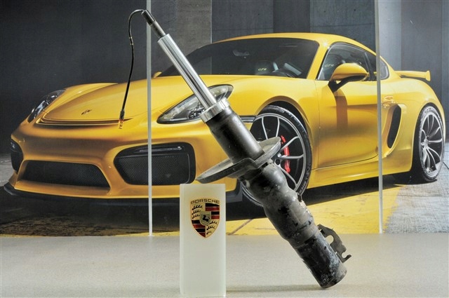 Амортизатор задній 98733305319 PORSCHE