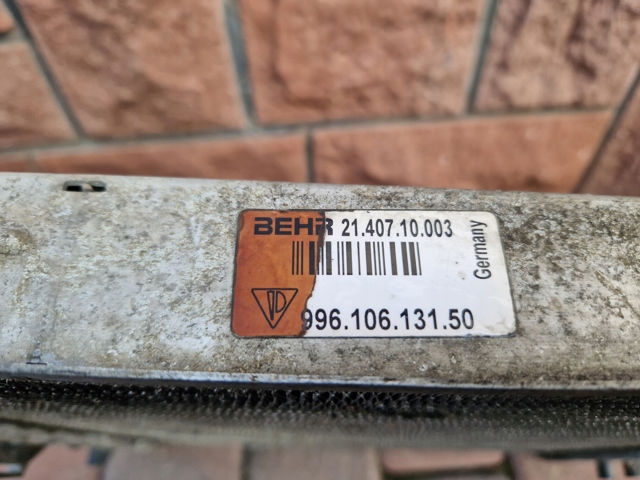 Радіатор охолодження двигуна, правий 99610613150 PORSCHE